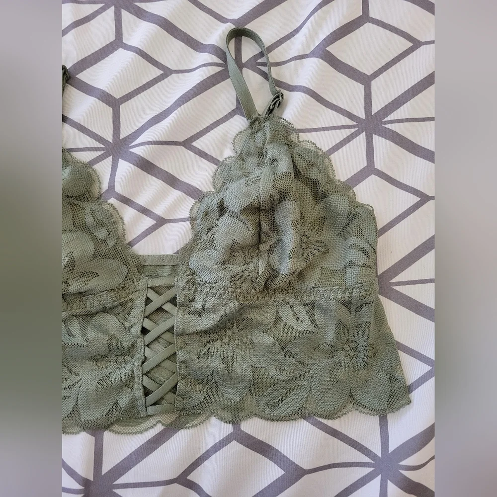 Lace Bralette - Picture 7 of 9